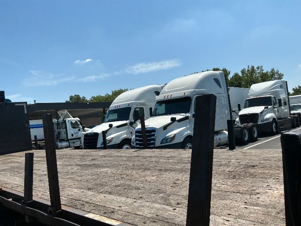 Flatbed Truck-Light and Medium Duty Trucks-Freightliner-2018-M2-Bensalem-PA-215,235\n\t\tmiles-$ 11,500 - Image 10