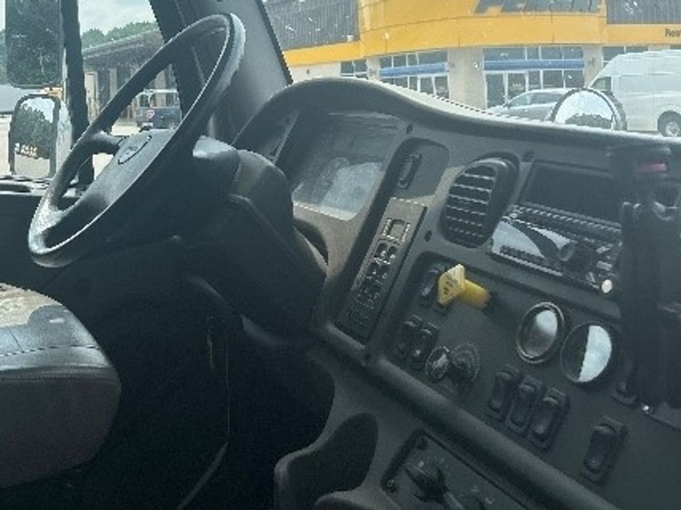 Flatbed Truck-Light and Medium Duty Trucks-Freightliner-2018-M2-Byron Center-MI-137,055\n\t\tmiles-$ 45,750 - Image 22