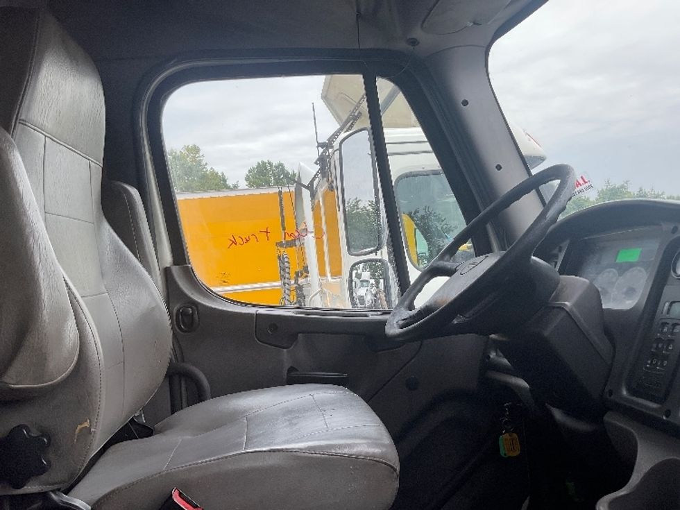 Flatbed Truck-Light and Medium Duty Trucks-Freightliner-2018-M2-Capitol Heights-MD-204,095\n\t\tmiles-$ 61,250 - Image 22