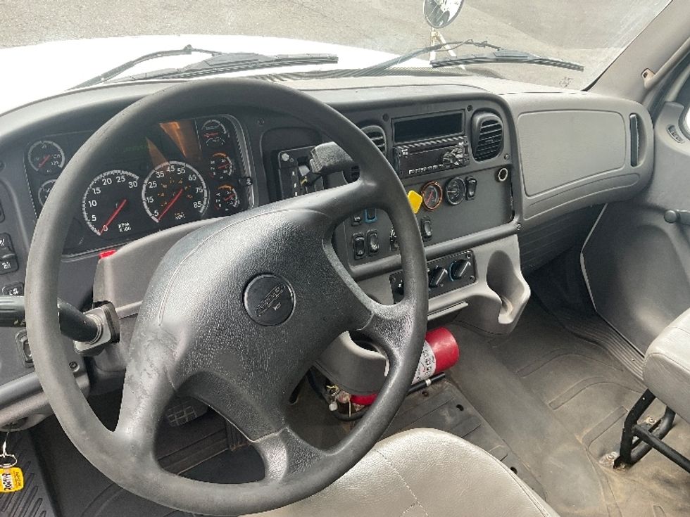 2018 Freightliner M2 106 Medium Duty photo 14
