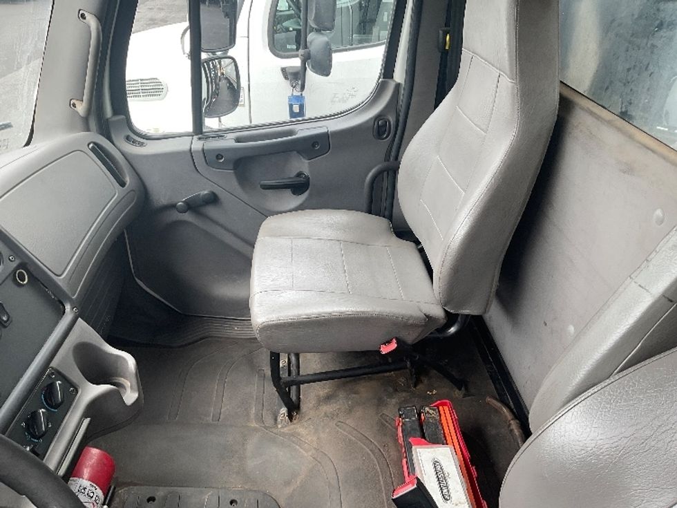 2018 Freightliner M2 106 Medium Duty photo 16