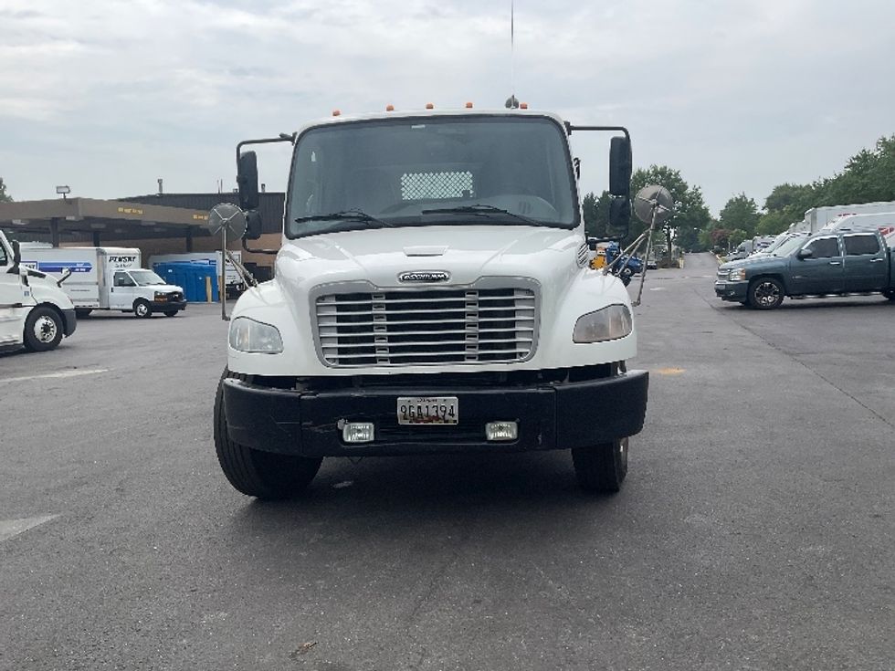 2018 Freightliner M2 106 Medium Duty photo 2