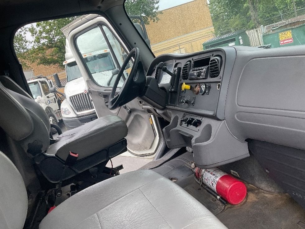 2018 Freightliner M2 106 Medium Duty photo 18