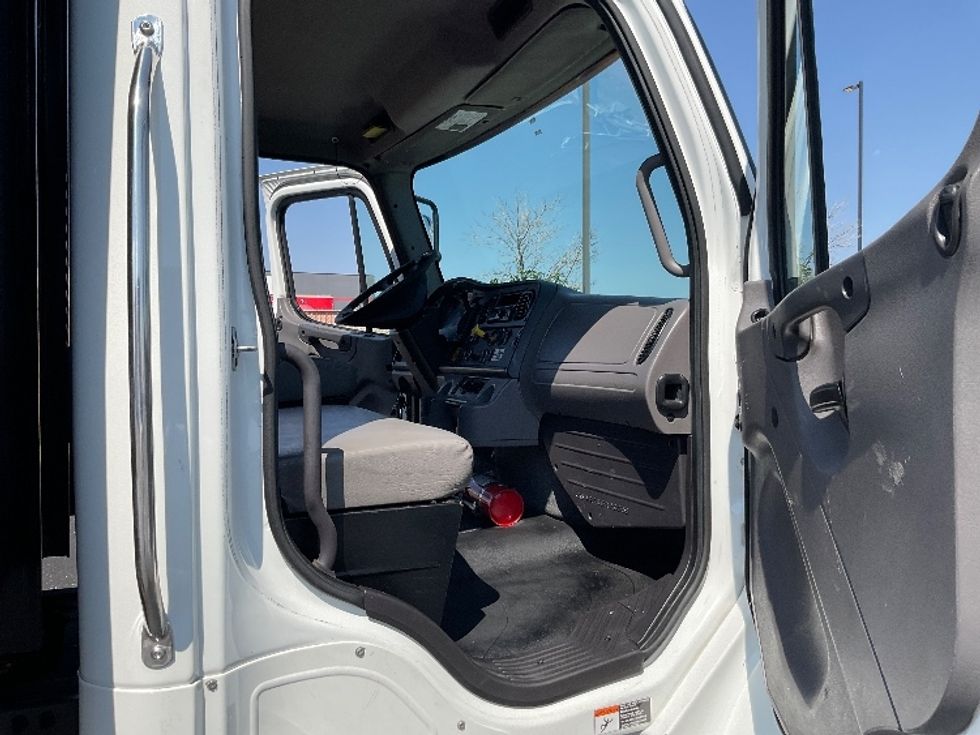 Flatbed Truck-Light and Medium Duty Trucks-Freightliner-2018-M2-Colorado Springs-CO-177,055\n\t\tmiles-$ 50,000 - Image 17