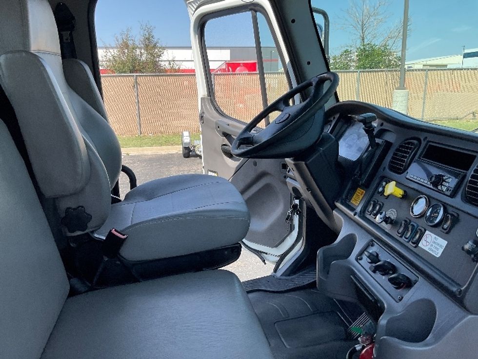 Flatbed Truck-Light and Medium Duty Trucks-Freightliner-2018-M2-Colorado Springs-CO-177,055\n\t\tmiles-$ 50,000 - Image 19