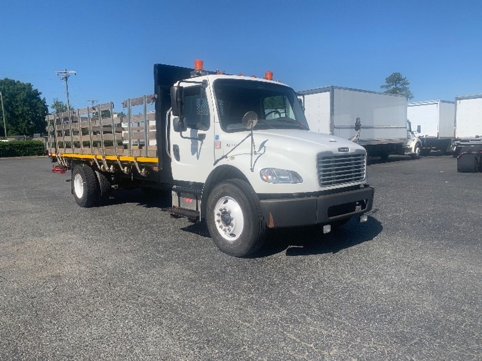 Flatbed Truck-Light and Medium Duty Trucks-Freightliner-2018-M2-Concord-NC-138,650\n\t\tmiles-$ 42,500 - Image 1