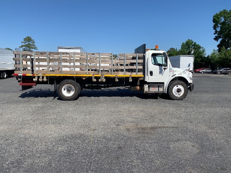 Flatbed Truck-Light and Medium Duty Trucks-Freightliner-2018-M2-Concord-NC-138,650\n\t\tmiles-$ 42,500 - Image 13