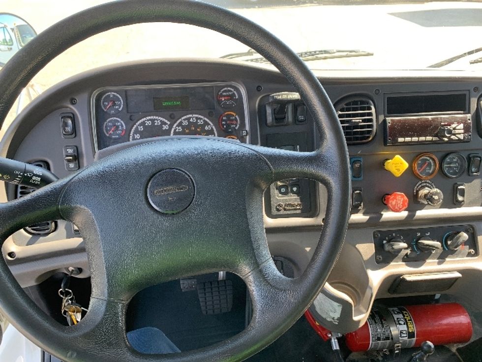 Flatbed Truck-Light and Medium Duty Trucks-Freightliner-2018-M2-Concord-NC-138,650\n\t\tmiles-$ 42,500 - Image 16
