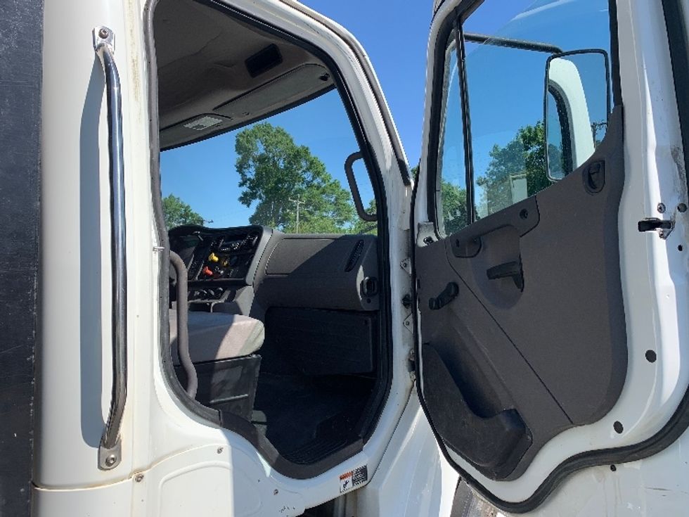 Flatbed Truck-Light and Medium Duty Trucks-Freightliner-2018-M2-Concord-NC-138,650\n\t\tmiles-$ 42,500 - Image 18