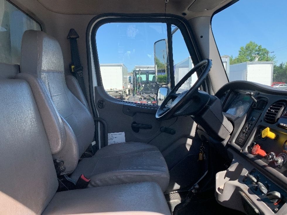 Flatbed Truck-Light and Medium Duty Trucks-Freightliner-2018-M2-Concord-NC-138,650\n\t\tmiles-$ 42,500 - Image 20