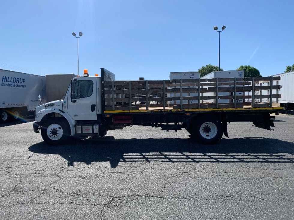 Flatbed Truck-Light and Medium Duty Trucks-Freightliner-2018-M2-Concord-NC-138,650\n\t\tmiles-$ 42,500 - Image 4
