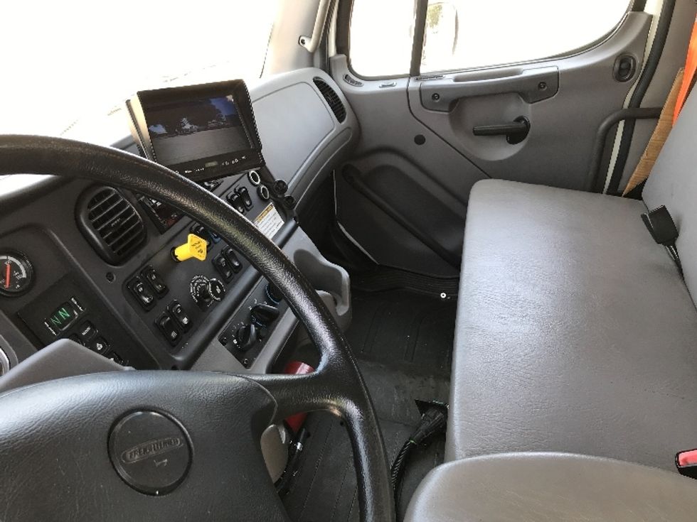 Flatbed Truck-Light and Medium Duty Trucks-Freightliner-2018-M2-Des Moines-IA-174,215\n\t\tmiles-$ 69,500 - Image 16