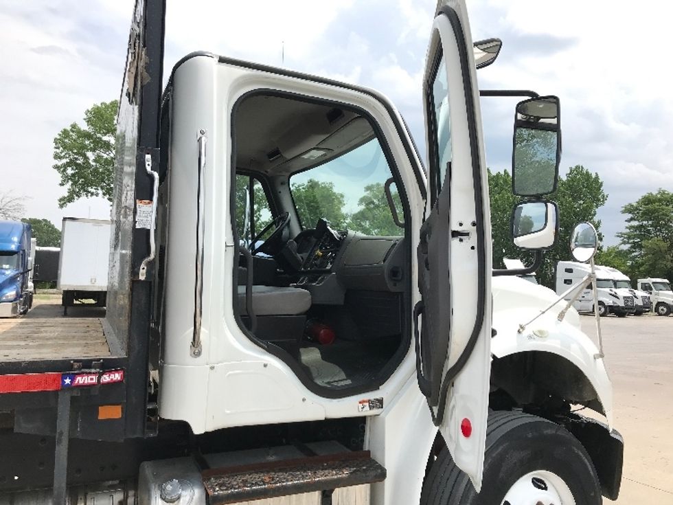 Flatbed Truck-Light and Medium Duty Trucks-Freightliner-2018-M2-Des Moines-IA-174,215\n\t\tmiles-$ 69,500 - Image 17