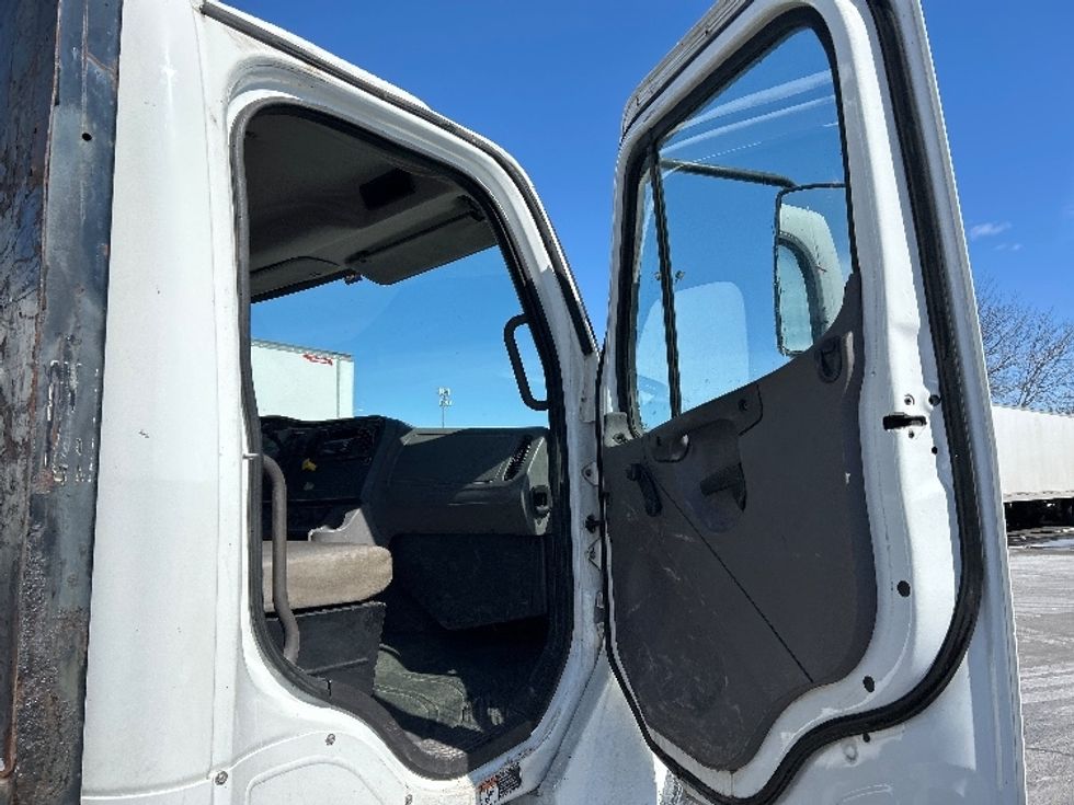 Flatbed Truck-Light and Medium Duty Trucks-Freightliner-2018-M2-East Chicago-IN-136,288\n\t\tmiles-$ 46,500 - Image 16