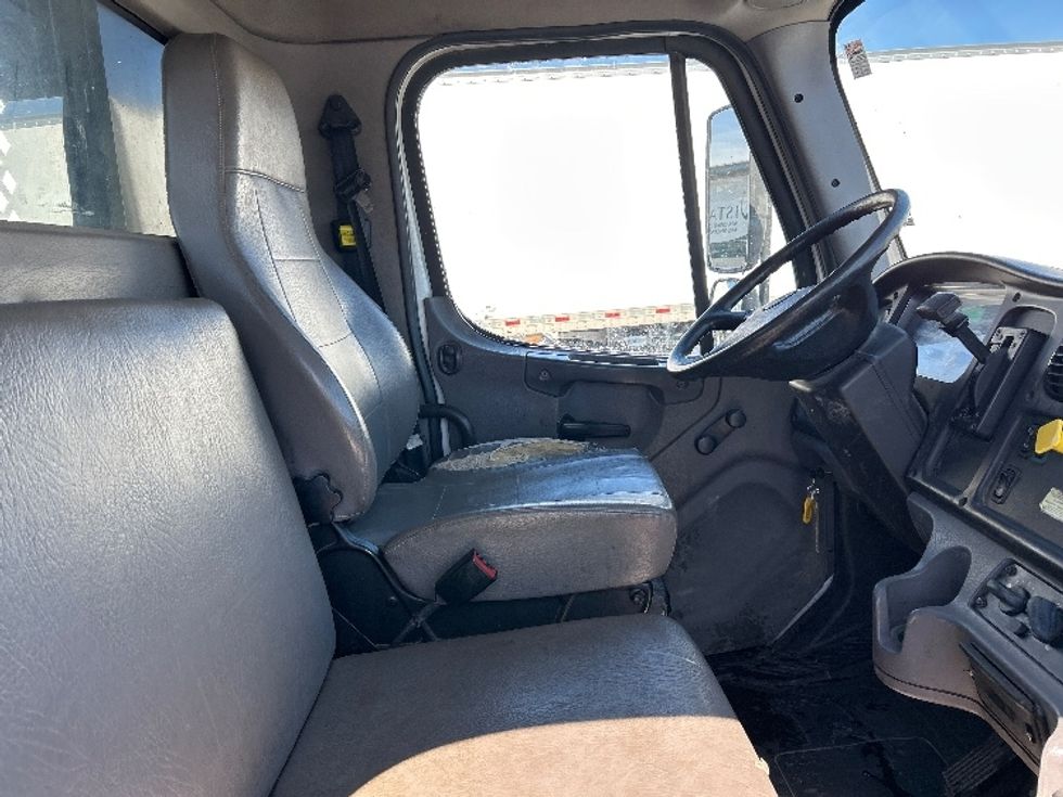 Flatbed Truck-Light and Medium Duty Trucks-Freightliner-2018-M2-East Chicago-IN-136,288\n\t\tmiles-$ 46,500 - Image 18