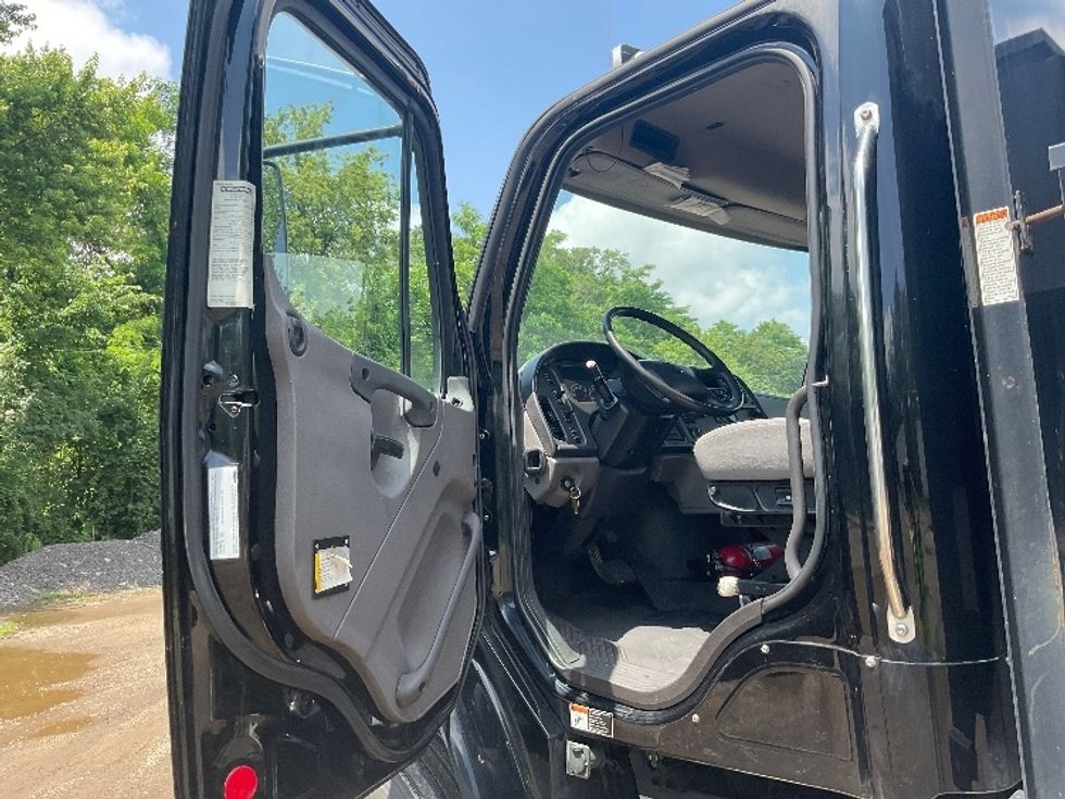 Flatbed Truck-Light and Medium Duty Trucks-Freightliner-2018-M2-East Chicago-IN-289,714\n\t\tmiles-$ 41,000 - Image 15