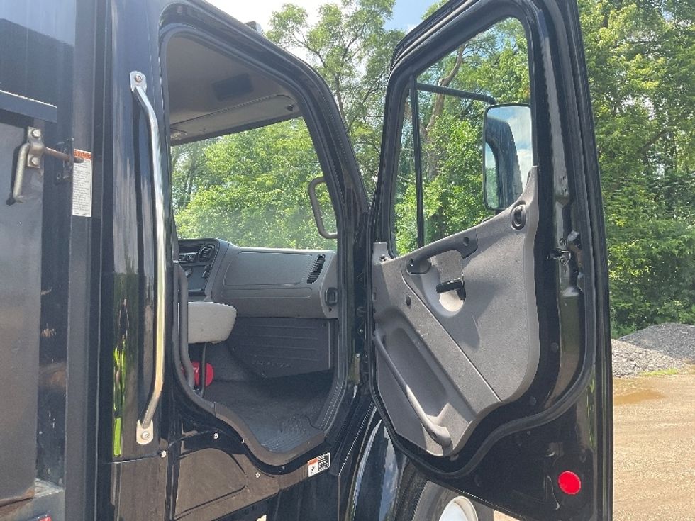 Flatbed Truck-Light and Medium Duty Trucks-Freightliner-2018-M2-East Chicago-IN-289,714\n\t\tmiles-$ 41,000 - Image 19