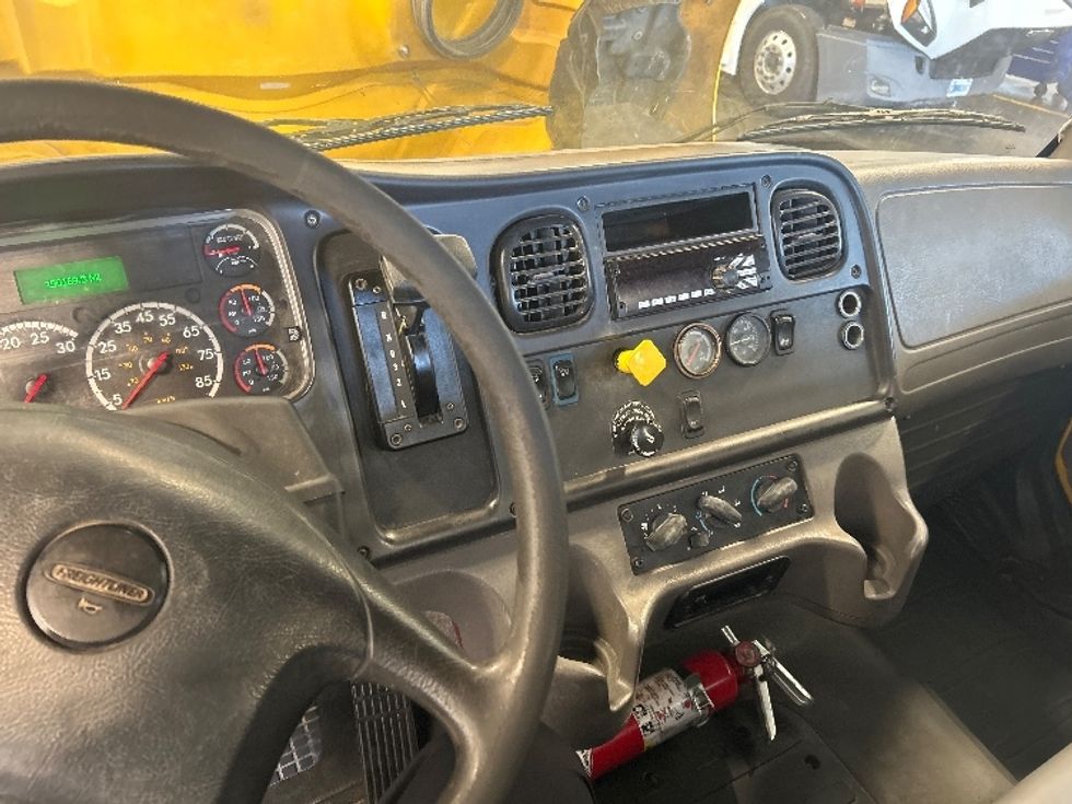 Flatbed Truck-Light and Medium Duty Trucks-Freightliner-2018-M2-Houston-TX-190,442\n\t\tmiles-$ 42,500 - Image 14