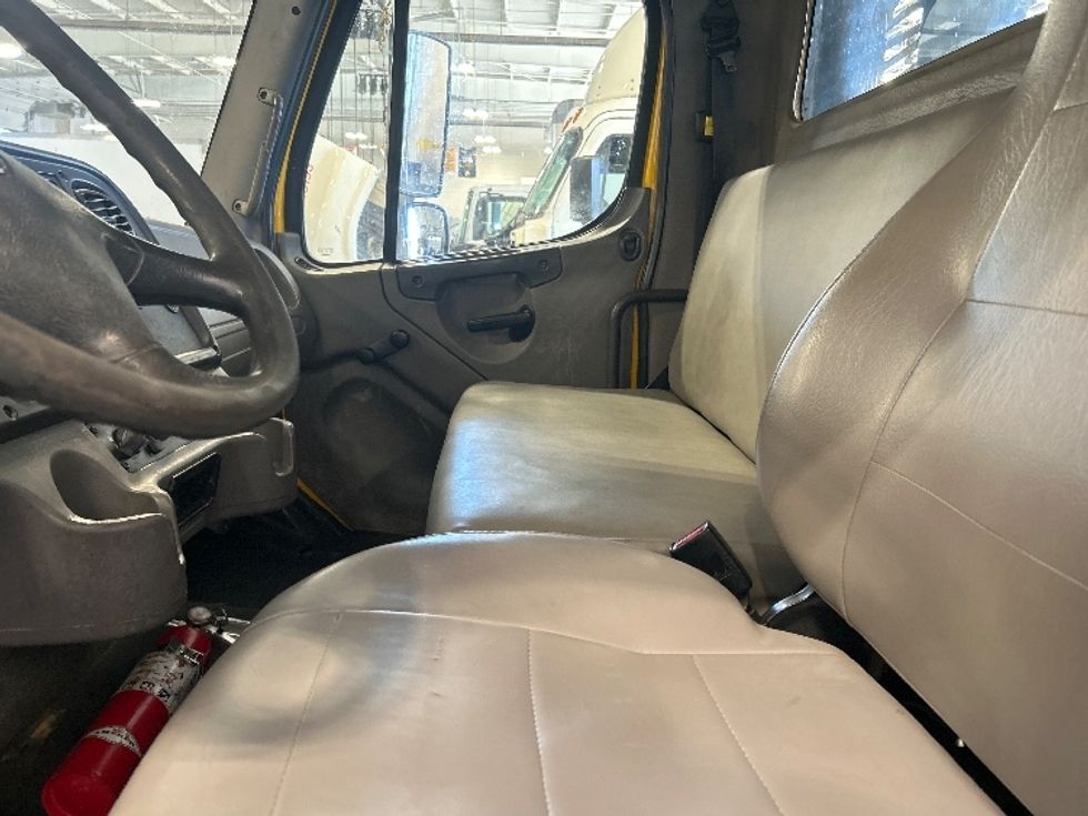 Flatbed Truck-Light and Medium Duty Trucks-Freightliner-2018-M2-Houston-TX-190,442\n\t\tmiles-$ 42,500 - Image 15