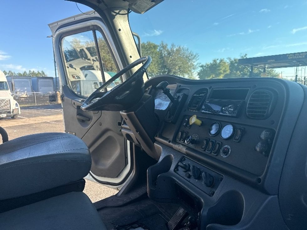 Flatbed Truck-Light and Medium Duty Trucks-Freightliner-2018-M2-Jacksonville-FL-225,051\n\t\tmiles-$ 40,000 - Image 22