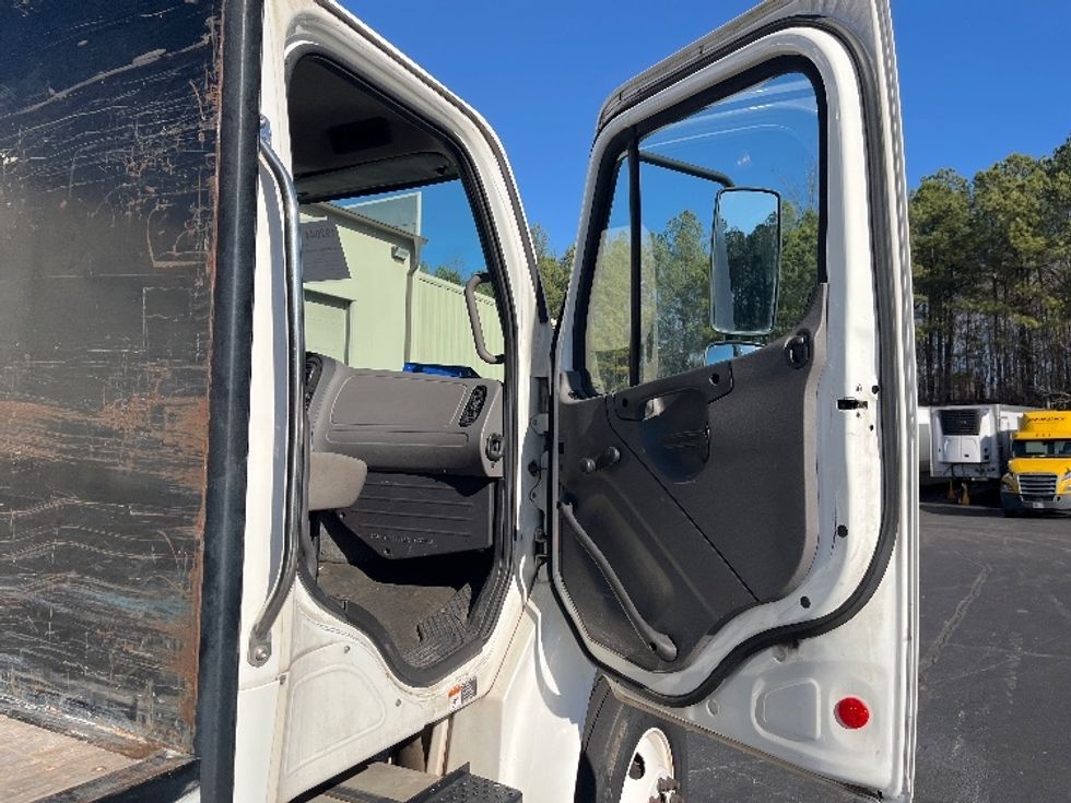 Flatbed Truck-Light and Medium Duty Trucks-Freightliner-2018-M2-Kennesaw-GA-195,668\n\t\tmiles-$ 59,250 - Image 17