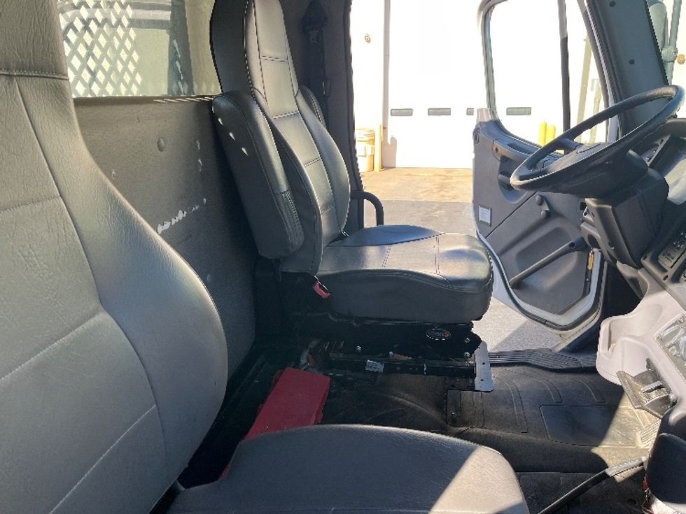 Flatbed Truck-Light and Medium Duty Trucks-Freightliner-2018-M2-Kennesaw-GA-195,668\n\t\tmiles-$ 59,250 - Image 19