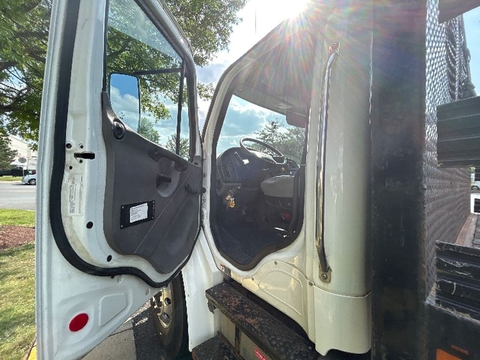 Flatbed Truck-Light and Medium Duty Trucks-Freightliner-2018-M2-Manassas-VA-176,708\n\t\tmiles-$ 47,500 - Image 17