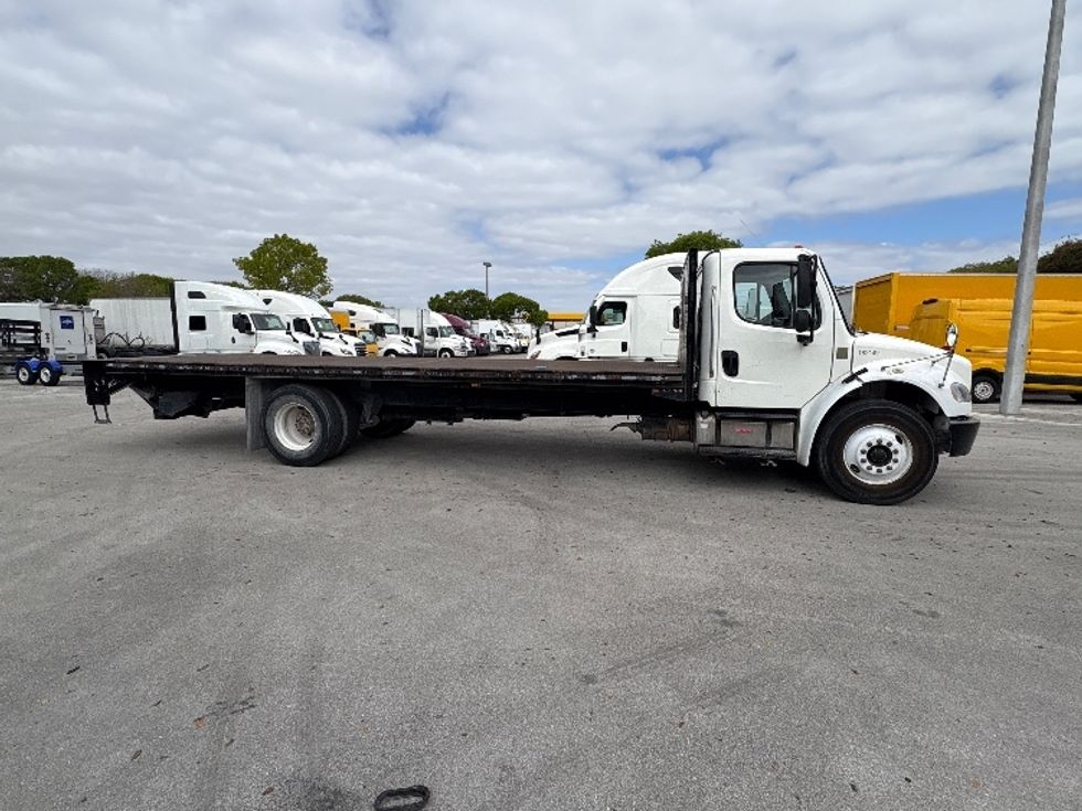 Flatbed Truck-Light and Medium Duty Trucks-Freightliner-2018-M2-Medley-FL-136,735\n\t\tmiles-$ 52,500 - Image 12
