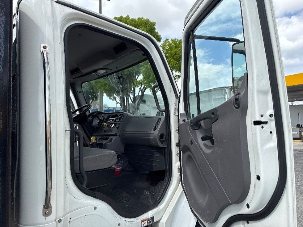 Flatbed Truck-Light and Medium Duty Trucks-Freightliner-2018-M2-Medley-FL-136,735\n\t\tmiles-$ 52,500 - Image 16