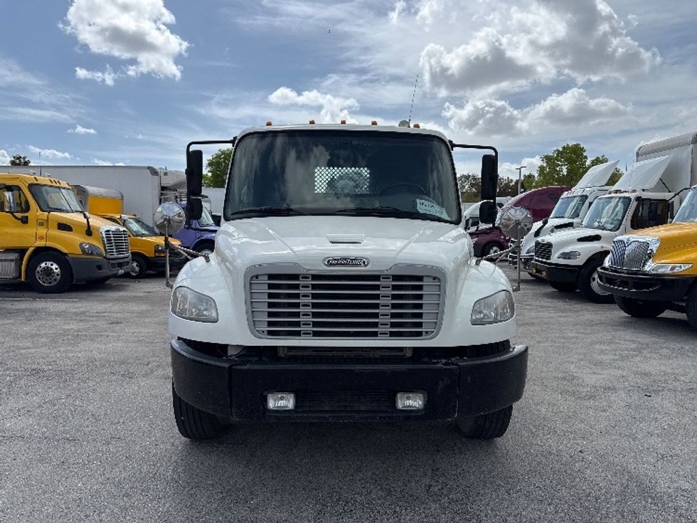 Flatbed Truck-Light and Medium Duty Trucks-Freightliner-2018-M2-Medley-FL-136,735\n\t\tmiles-$ 52,500 - Image 2