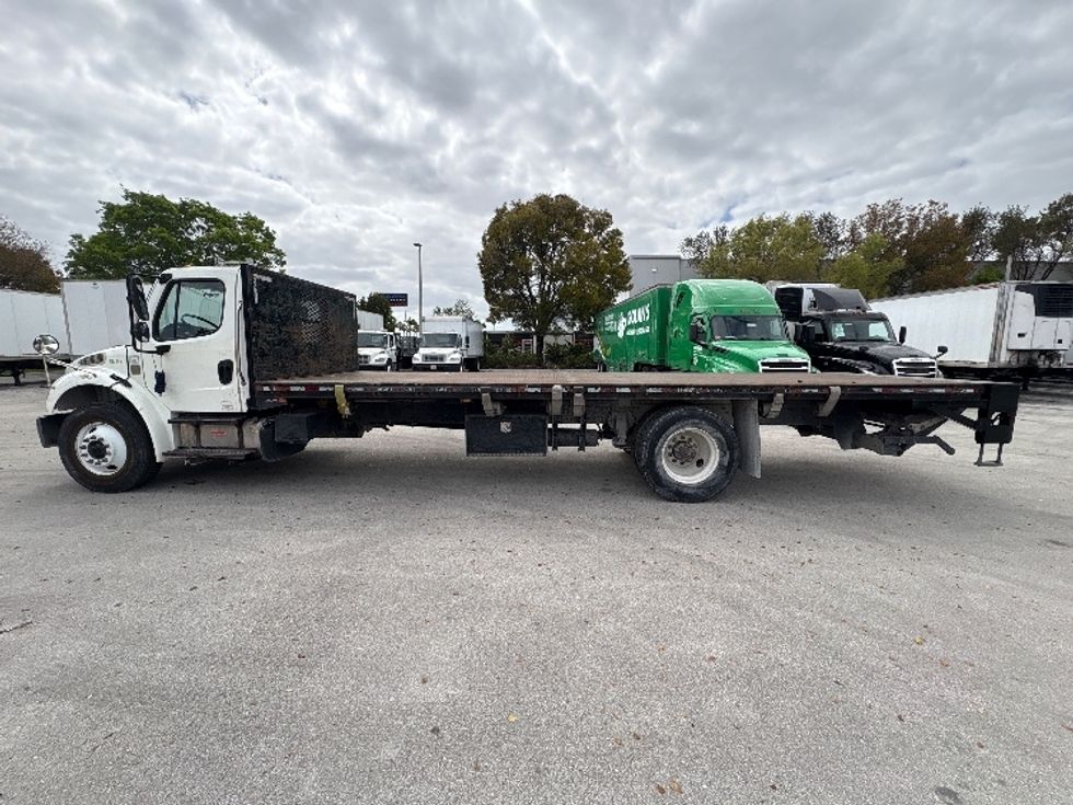 Flatbed Truck-Light and Medium Duty Trucks-Freightliner-2018-M2-Medley-FL-136,735\n\t\tmiles-$ 52,500 - Image 4