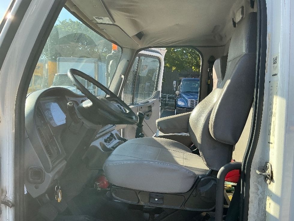 Flatbed Truck-Light and Medium Duty Trucks-Freightliner-2018-M2-Medley-FL-186,597\n\t\tmiles-$ 35,250 - Image 13