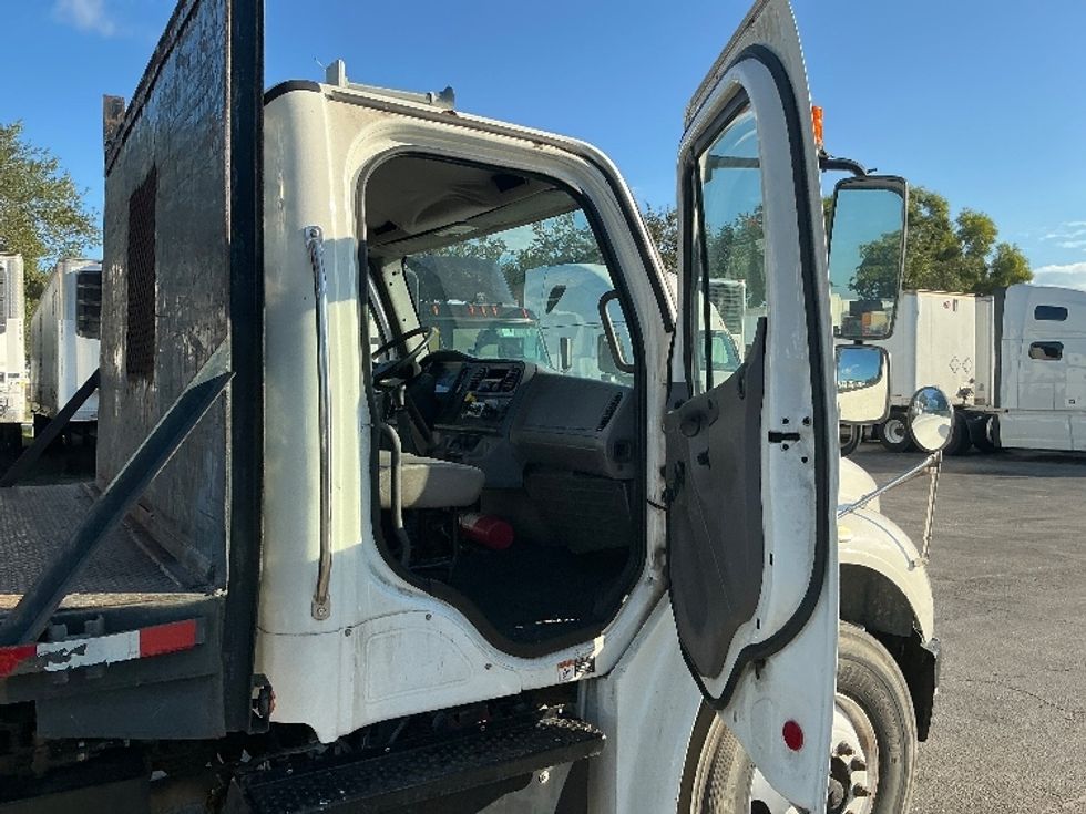 Flatbed Truck-Light and Medium Duty Trucks-Freightliner-2018-M2-Medley-FL-186,597\n\t\tmiles-$ 35,250 - Image 15