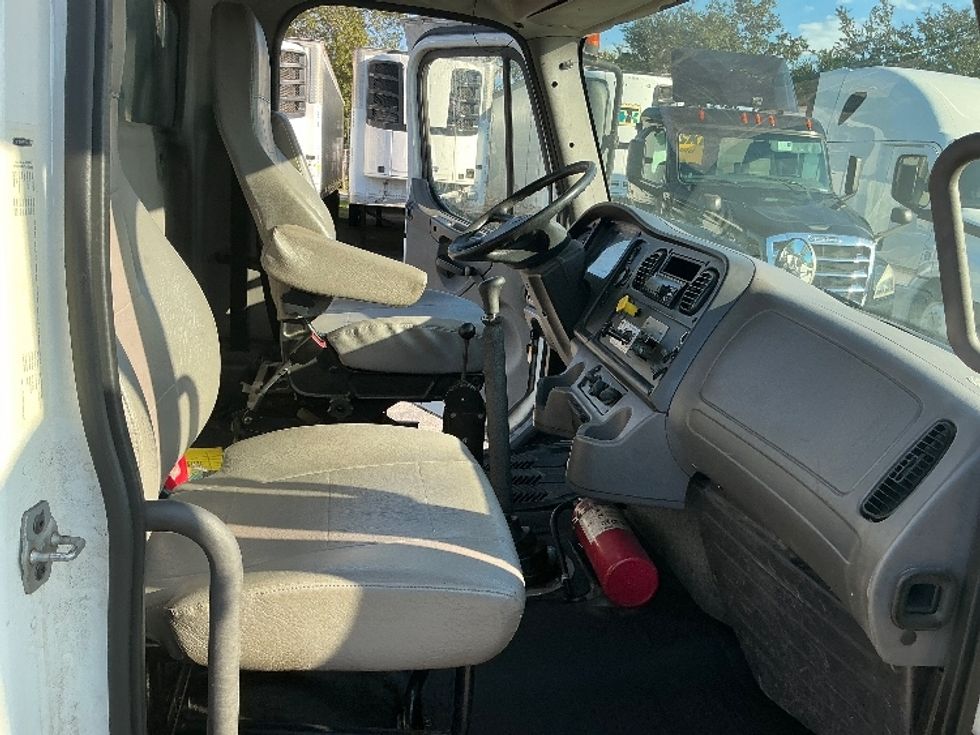 Flatbed Truck-Light and Medium Duty Trucks-Freightliner-2018-M2-Medley-FL-186,597\n\t\tmiles-$ 35,250 - Image 17
