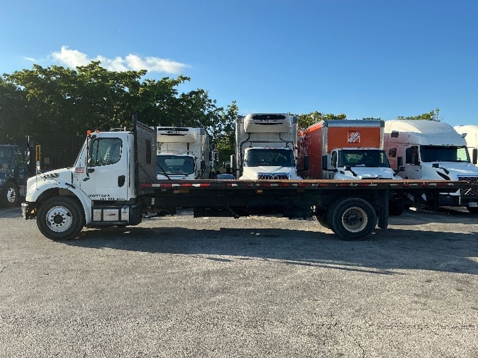Flatbed Truck-Light and Medium Duty Trucks-Freightliner-2018-M2-Medley-FL-186,597\n\t\tmiles-$ 35,250 - Image 4
