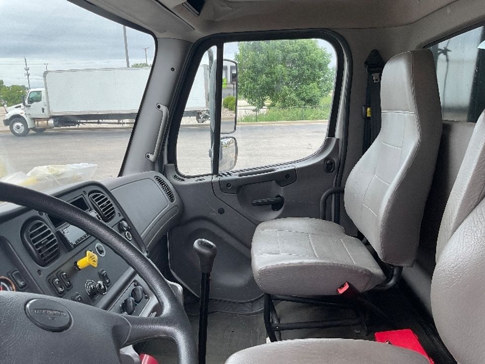 Flatbed Truck-Light and Medium Duty Trucks-Freightliner-2018-M2-Milwaukee-WI-113,547\n\t\tmiles-$ 48,500 - Image 17