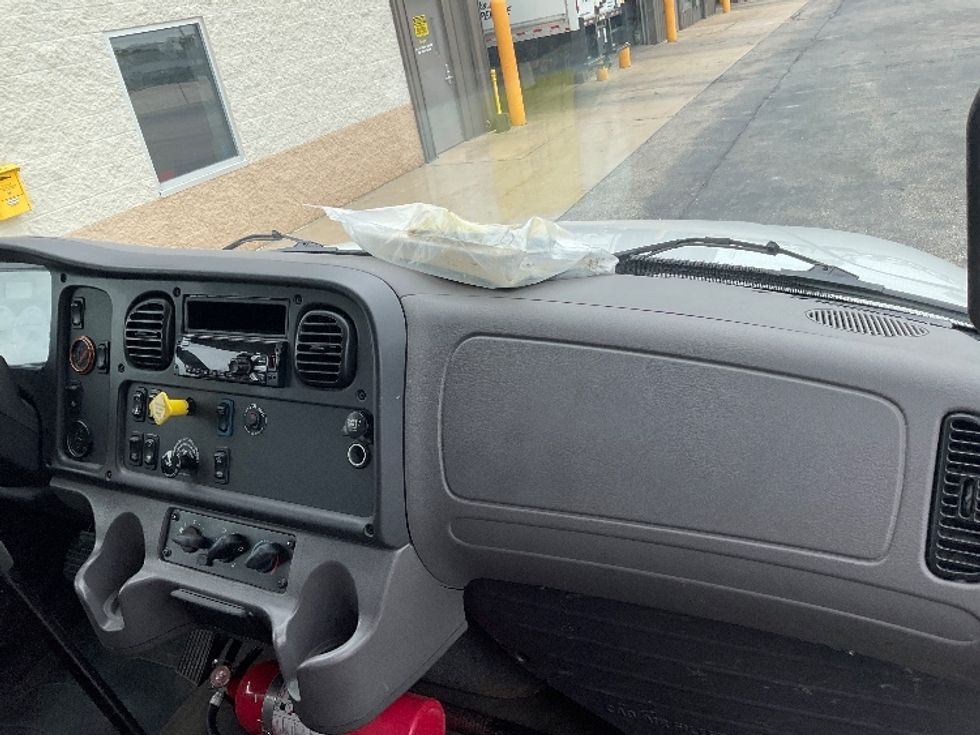 Flatbed Truck-Light and Medium Duty Trucks-Freightliner-2018-M2-Milwaukee-WI-113,547\n\t\tmiles-$ 48,500 - Image 19