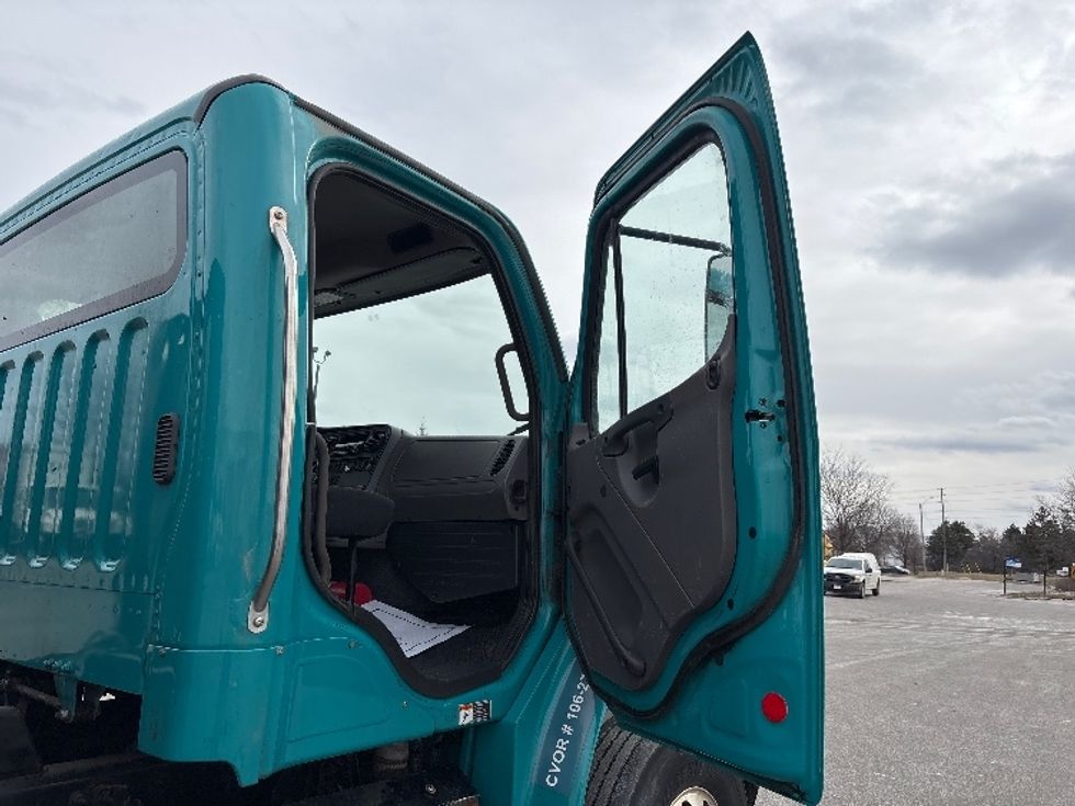 Flatbed Truck-Light and Medium Duty Trucks-Freightliner-2018-M2-Mississauga-ON-458,962\n\t\tkm-$ 58,750 - Image 16