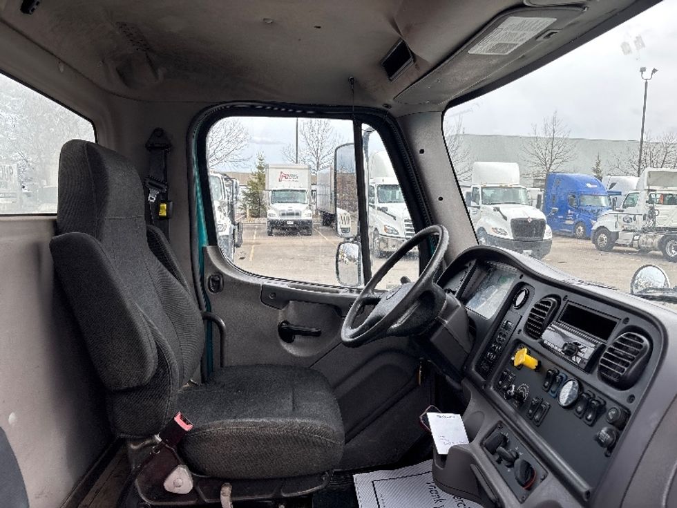 Flatbed Truck-Light and Medium Duty Trucks-Freightliner-2018-M2-Mississauga-ON-458,962\n\t\tkm-$ 58,750 - Image 18