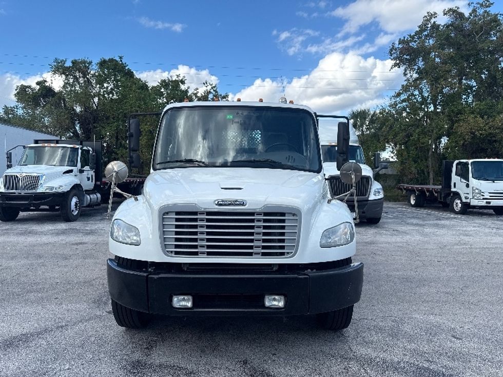 2018 Freightliner M2 106 Medium Duty photo 2