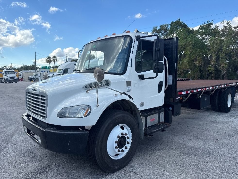 2018 Freightliner M2 106 Medium Duty photo 3