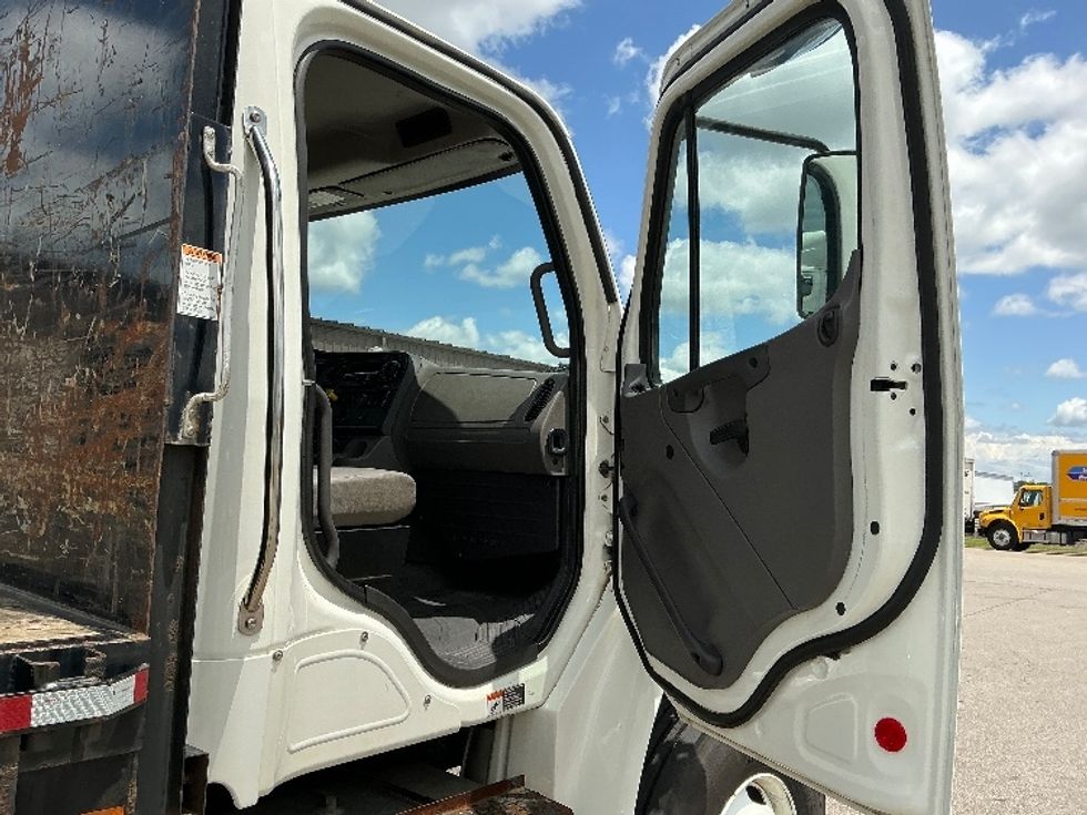Flatbed Truck-Light and Medium Duty Trucks-Freightliner-2018-M2-Piqua-OH-228,471\n\t\tmiles-$ 64,250 - Image 14