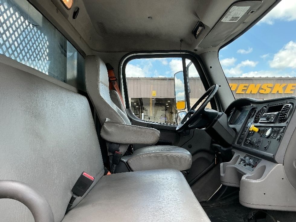 Flatbed Truck-Light and Medium Duty Trucks-Freightliner-2018-M2-Piqua-OH-228,471\n\t\tmiles-$ 64,250 - Image 16