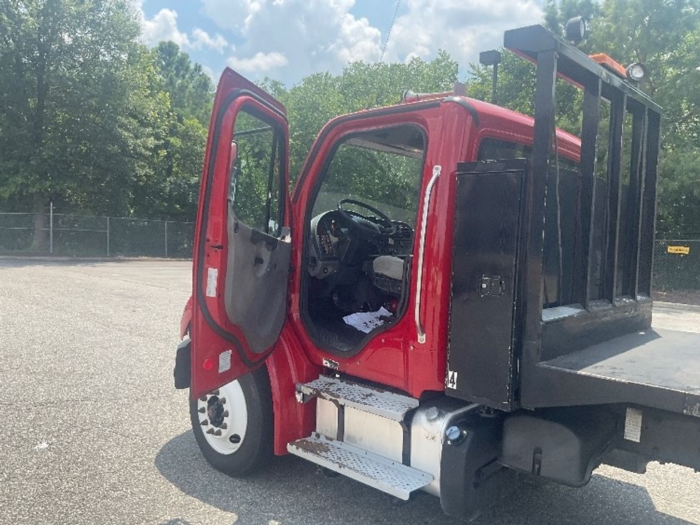 Flatbed Truck-Light and Medium Duty Trucks-Freightliner-2018-M2-Prince George-VA-271,197\n\t\tmiles-$ 30,750 - Image 16