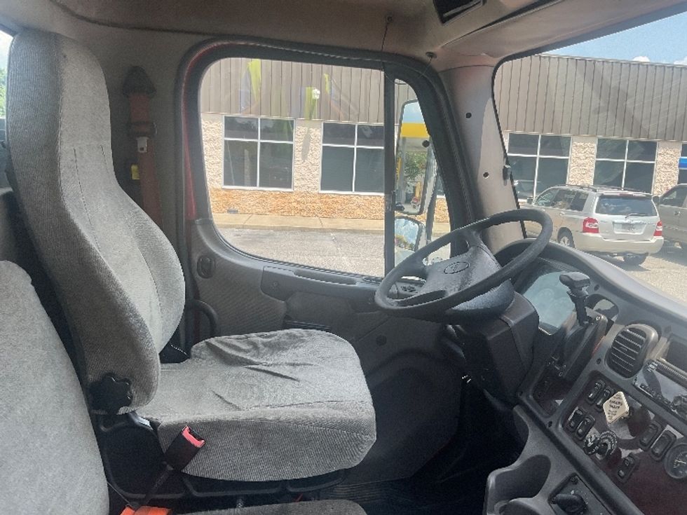 Flatbed Truck-Light and Medium Duty Trucks-Freightliner-2018-M2-Prince George-VA-271,197\n\t\tmiles-$ 30,750 - Image 22