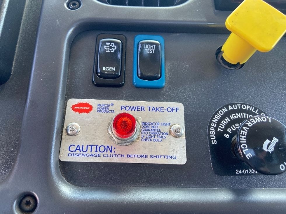 Flatbed Truck-Light and Medium Duty Trucks-Freightliner-2018-M2-San Antonio-TX-102,834\n\t\tmiles-$ 51,250 - Image 23