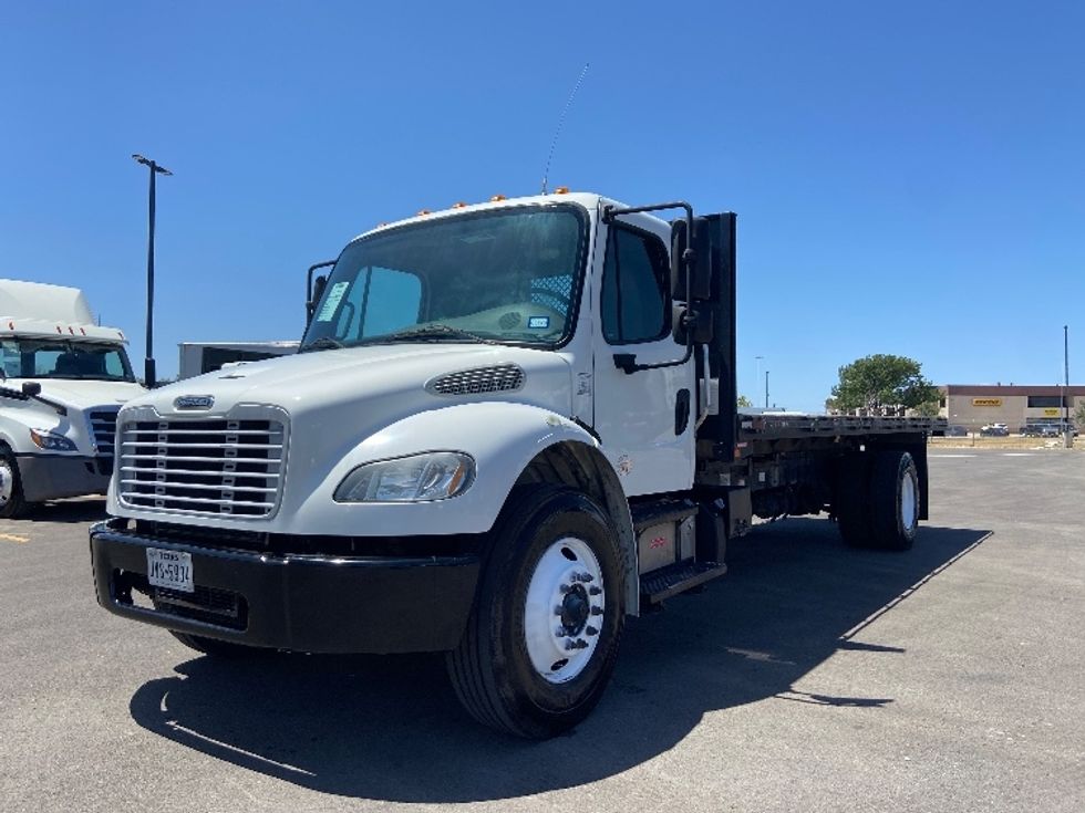 Flatbed Truck-Light and Medium Duty Trucks-Freightliner-2018-M2-San Antonio-TX-102,834\n\t\tmiles-$ 51,250 - Image 3