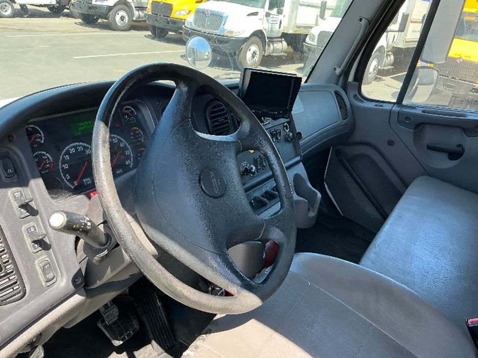 Flatbed Truck-Light and Medium Duty Trucks-Freightliner-2018-M2-Santa Maria-CA-186,473\n\t\tmiles-$ 66,500 - Image 17