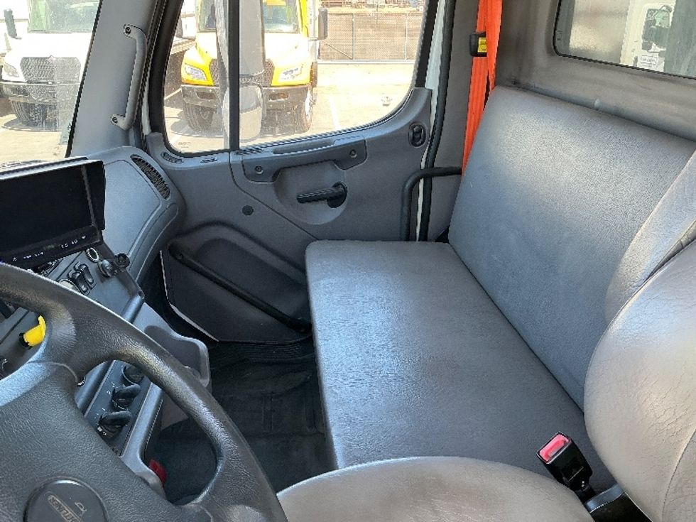 Flatbed Truck-Light and Medium Duty Trucks-Freightliner-2018-M2-Santa Maria-CA-186,473\n\t\tmiles-$ 66,500 - Image 19