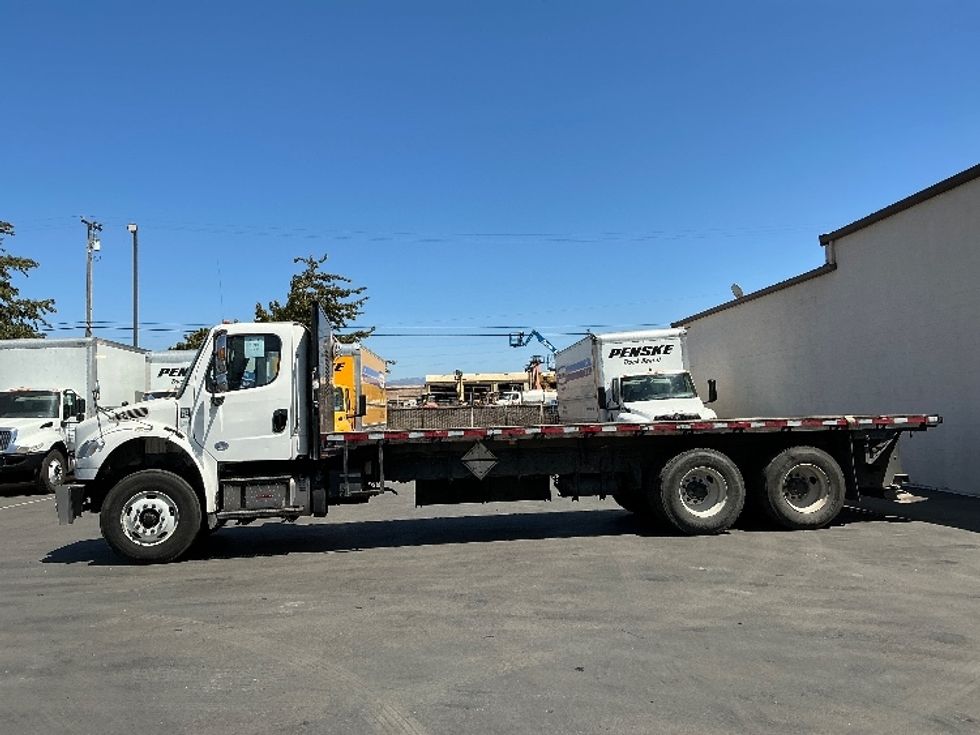 2018 Freightliner M2 106 Medium Duty photo 4